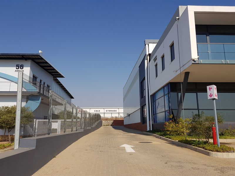 1122m2  Warehouse  - TO LEASE - Photo 2