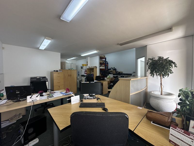 Montague Gardens - Commercial Space to Let! - Photo 9