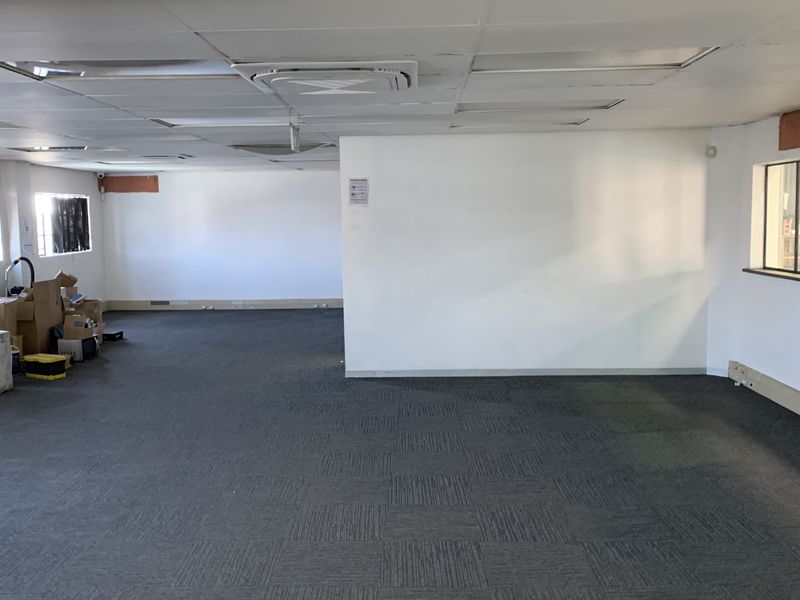 Industrial facility to let in Linbro Park - Photo 9