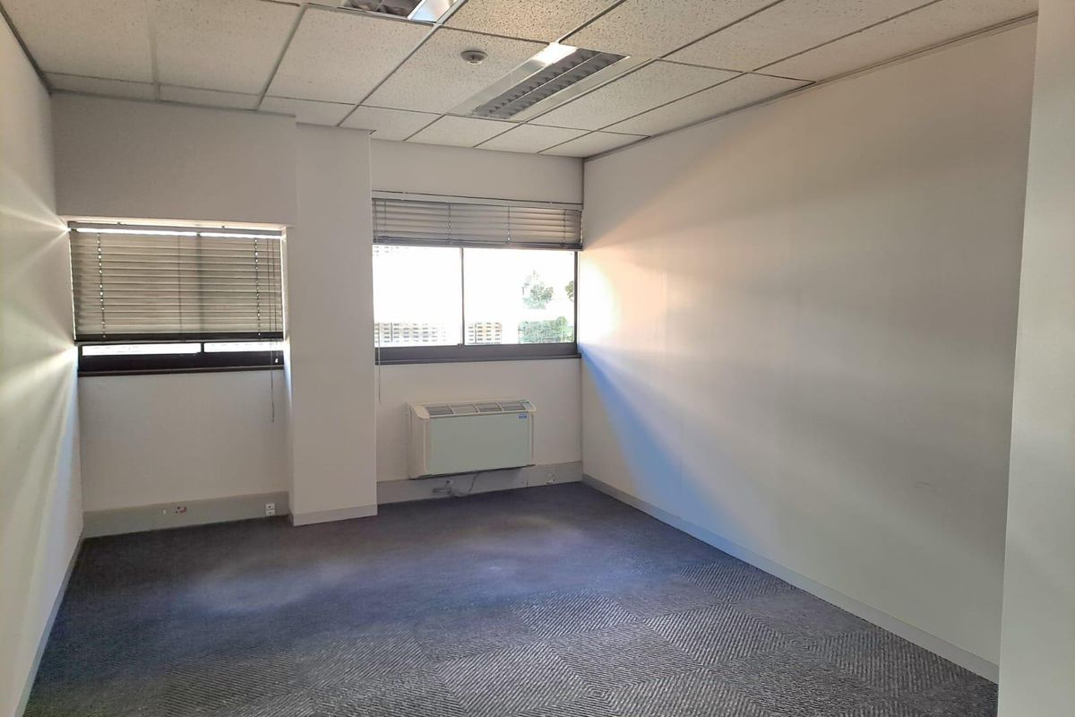 Spacious Ground Floor Office Space To Let In Golf Park 3 Pinelands - Photo 5