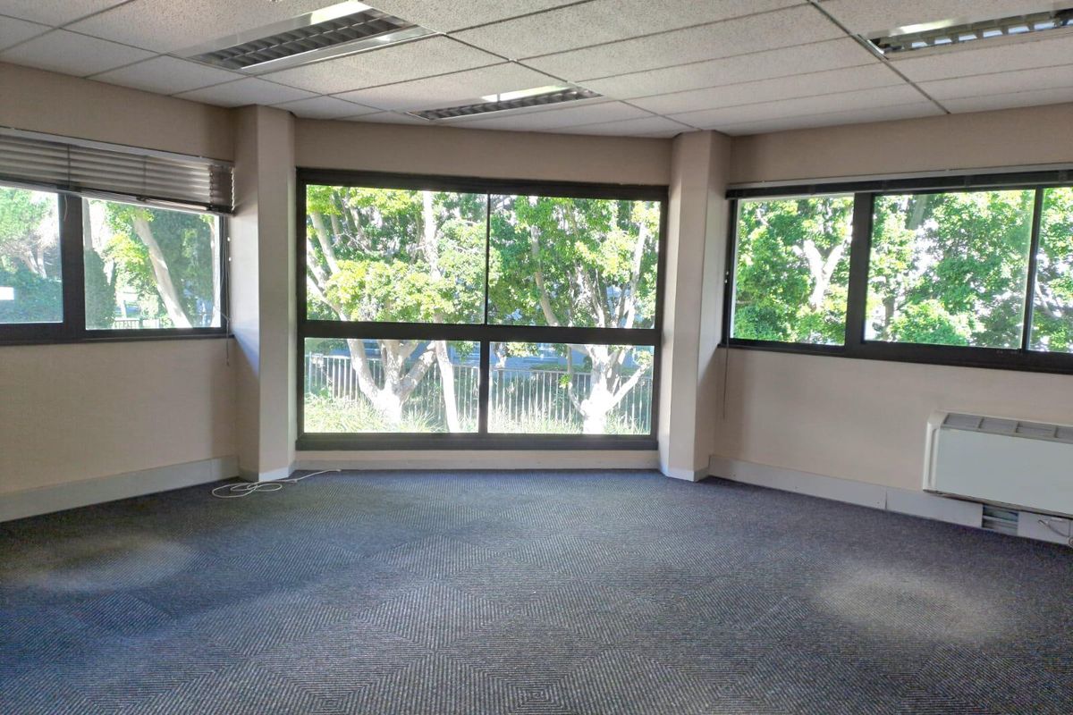 Spacious Ground Floor Office Space To Let In Golf Park 3 Pinelands - Photo 4