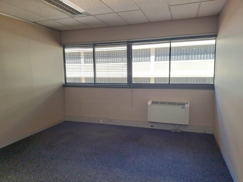 Spacious Ground Floor Office Space To Let In Golf Park 3 Pinelands - Photo 6