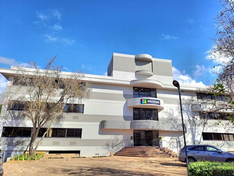 Spacious Ground Floor Office Space To Let In Golf Park 3 Pinelands - Photo 1