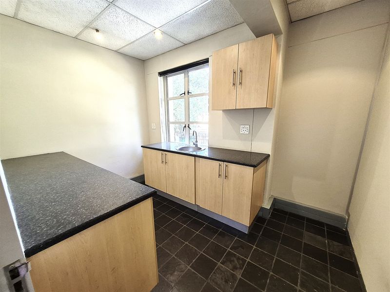 Offices to let in Hyde Park, Sandton - Photo 8