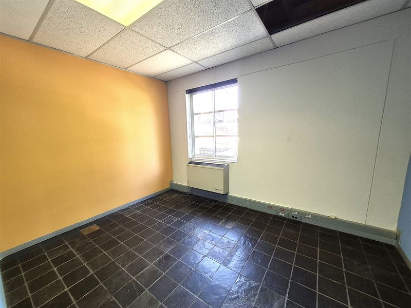 Offices to let in Hyde Park, Sandton - Photo 7