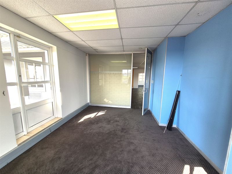 Offices to let in Hyde Park, Sandton - Photo 3
