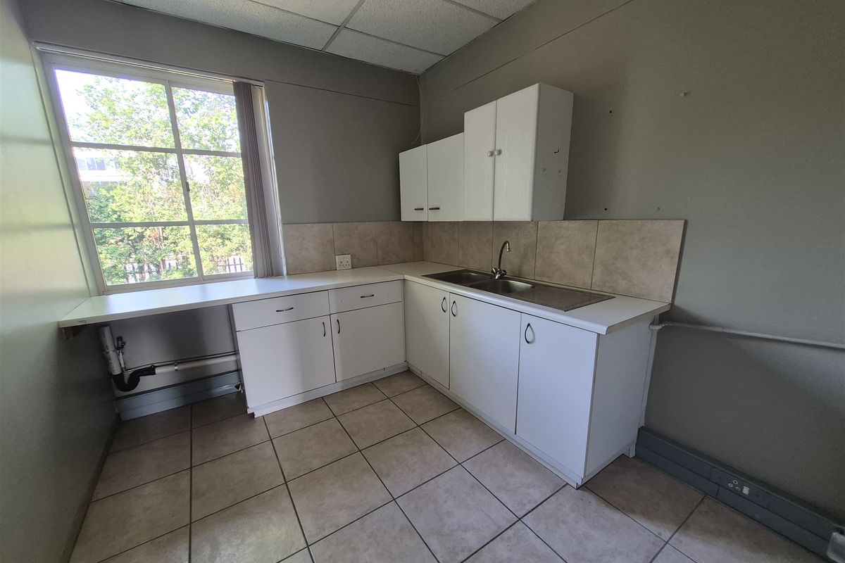 Offices to let in Hyde Park, Sandton - Photo 5