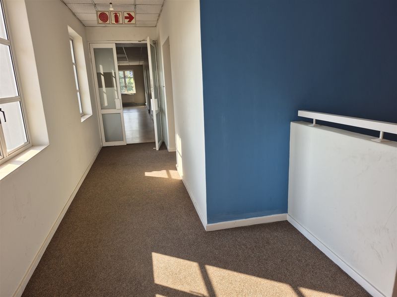Offices to let in Hyde Park, Sandton - Photo 8