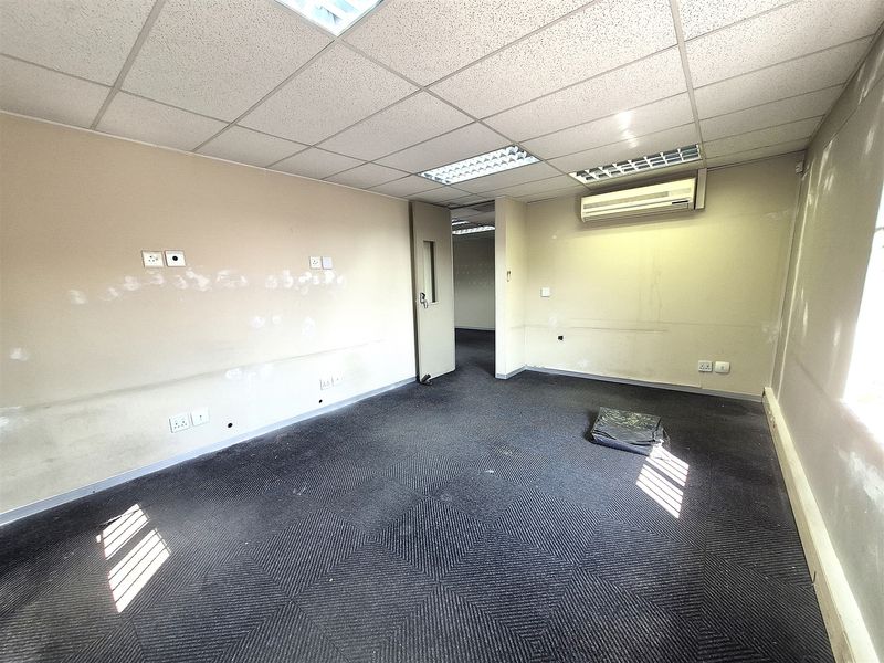 Offices to let in Hyde Park, Sandton - Photo 5
