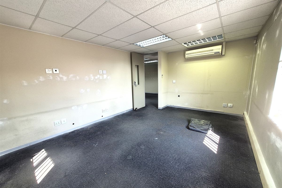 Offices to let in Hyde Park, Sandton - Photo 5