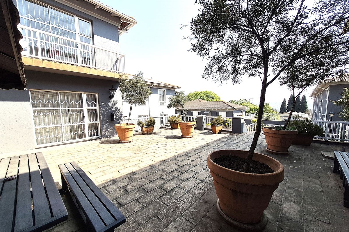 Offices to let in Hyde Park, Sandton - Photo 2