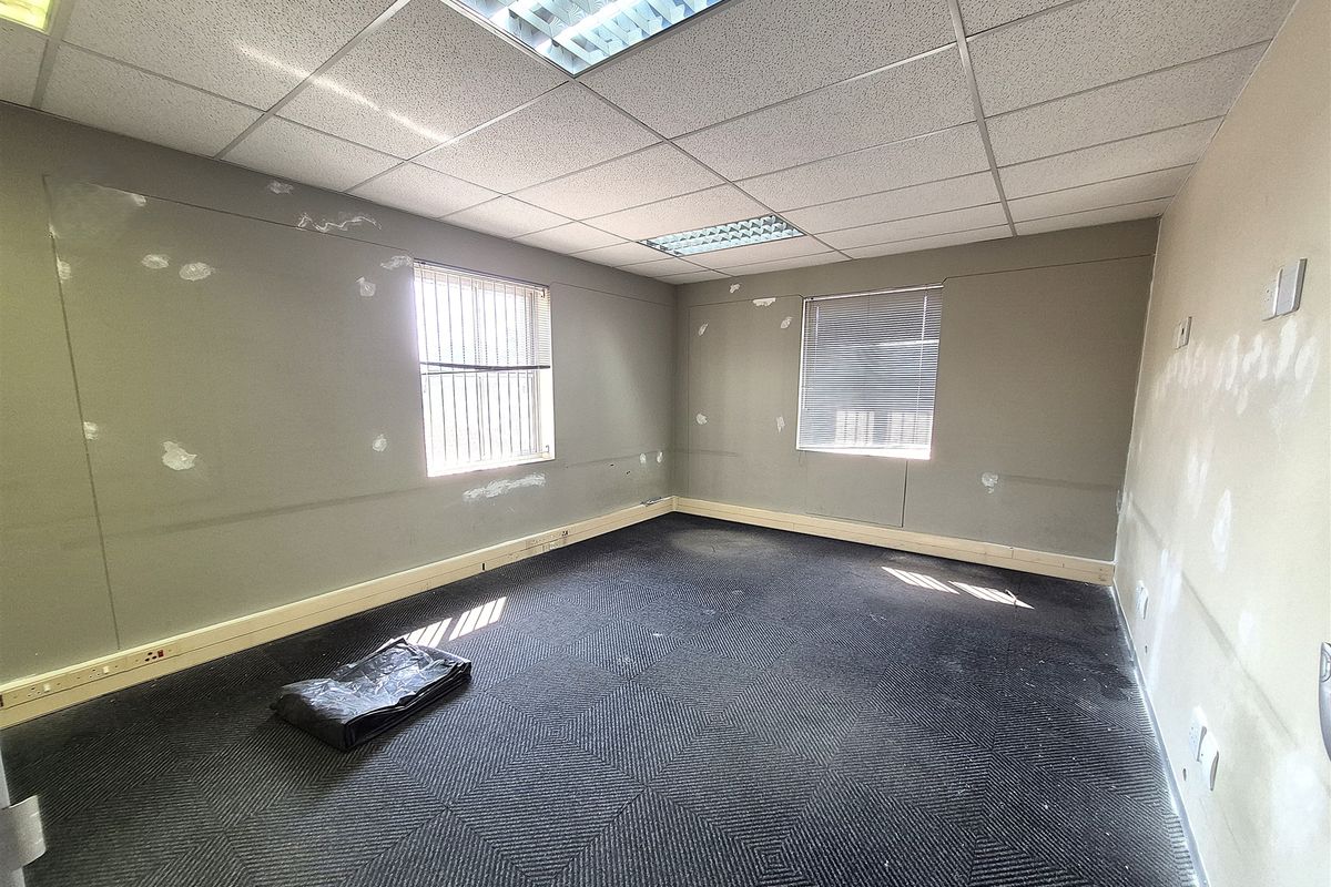 Offices to let in Hyde Park, Sandton - Photo 4