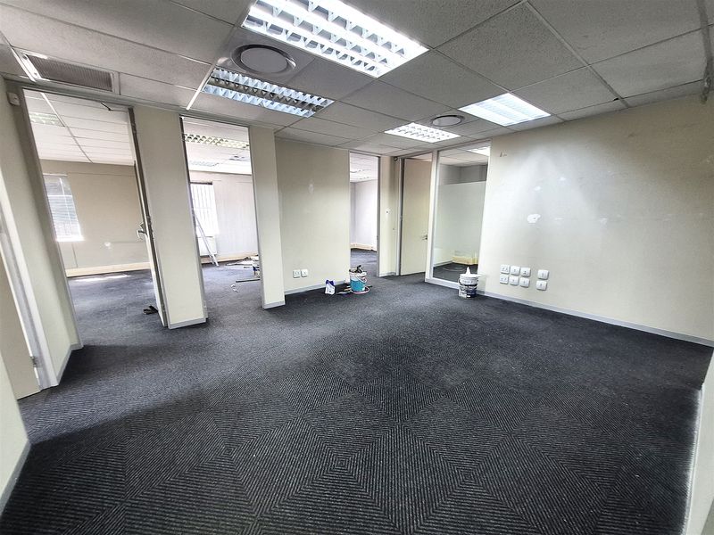 Offices to let in Hyde Park, Sandton - Photo 3
