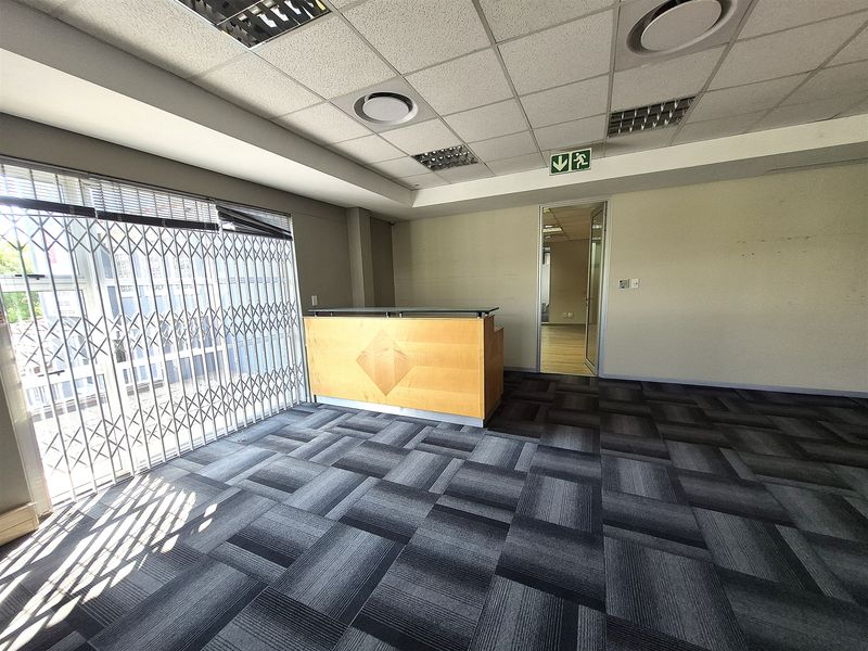 Offices to let in Hyde Park, Sandton - Photo 10