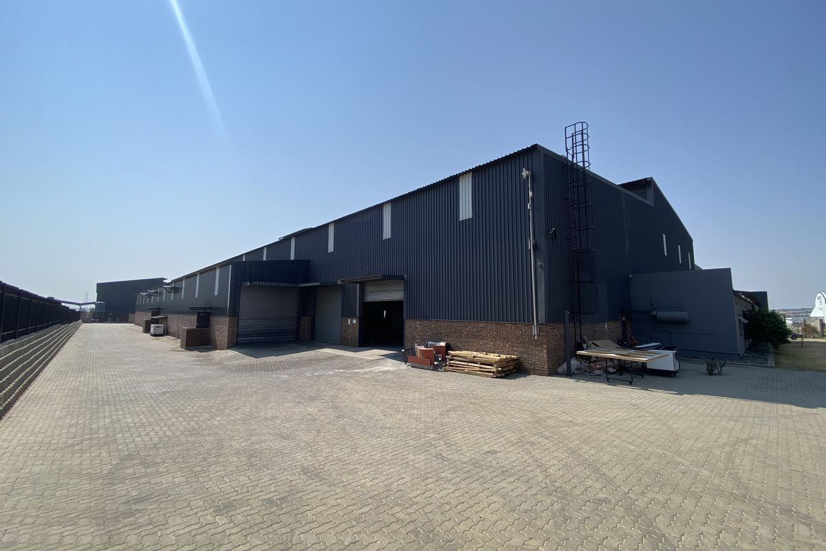 A-Grade 3,858m2 Warehouse To Let | Limeroc Business Park, Centurion - Photo 2