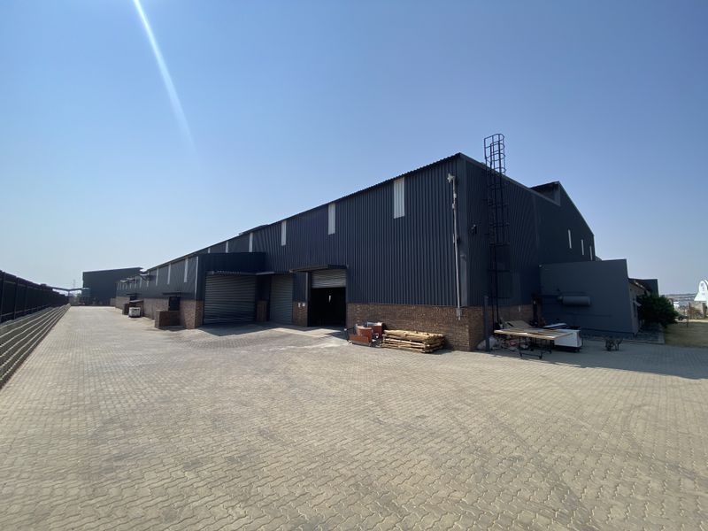 A-Grade 3,858m2 Warehouse To Let | Limeroc Business Park, Centurion - Photo 2