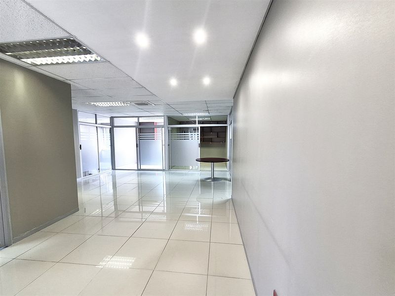Offices to let in Hyde Park, Sandton - Photo 3