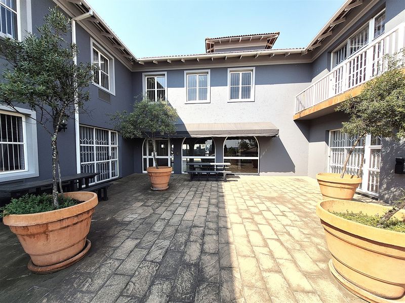 Offices to let in Hyde Park, Sandton - Photo 2