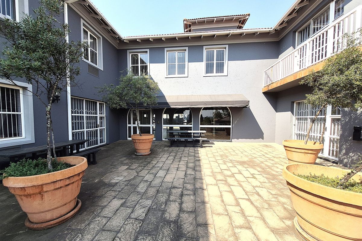 Offices to let in Hyde Park, Sandton - Photo 2