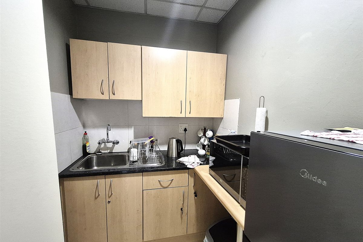 Offices to let in Hyde Park, Sandton - Photo 5