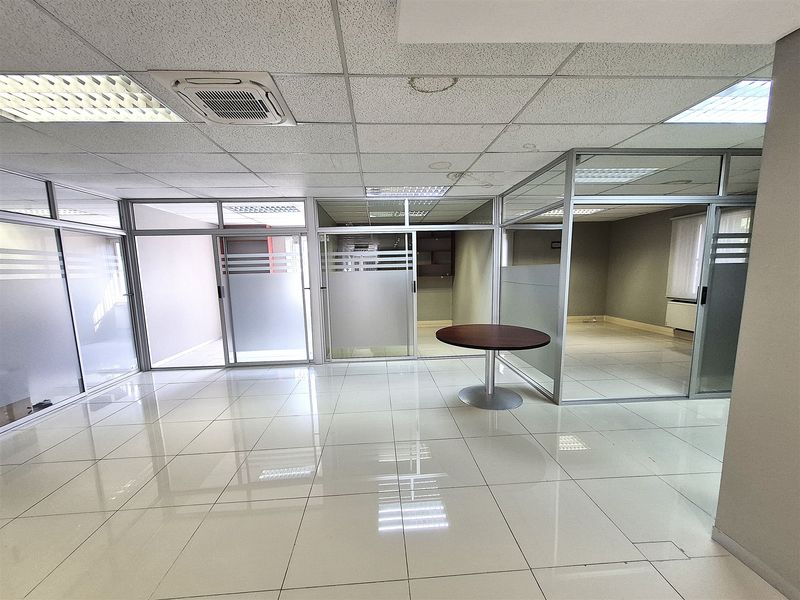 Offices to let in Hyde Park, Sandton - Photo 4