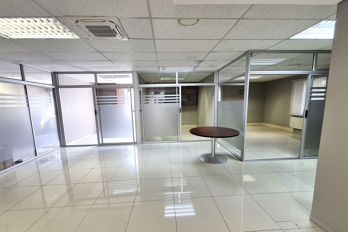 Offices to let in Hyde Park, Sandton - Photo 4