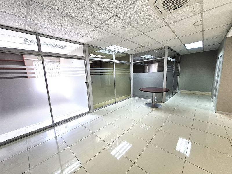Offices to let in Hyde Park, Sandton - Photo 9