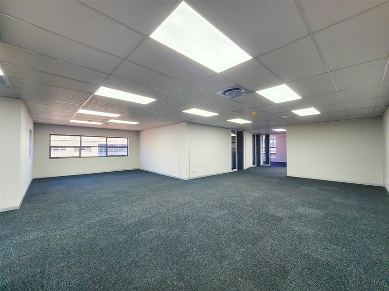 276m2 Office to Let in Infinity Business Park - Photo 9
