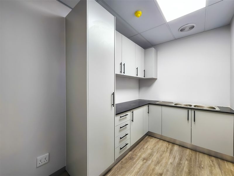 276m2 Office to Let in Infinity Business Park - Photo 8