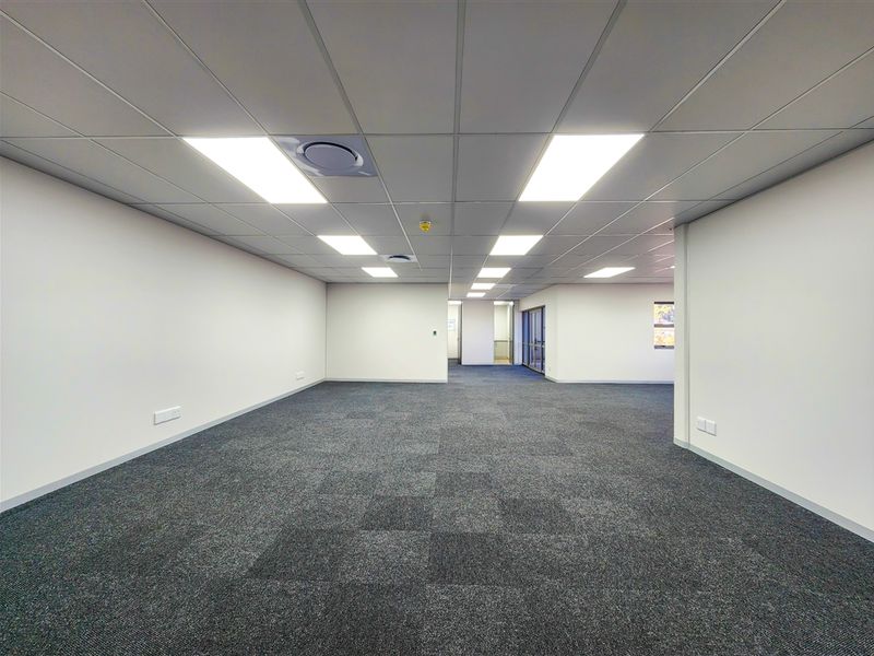 276m2 Office to Let in Infinity Business Park - Photo 10