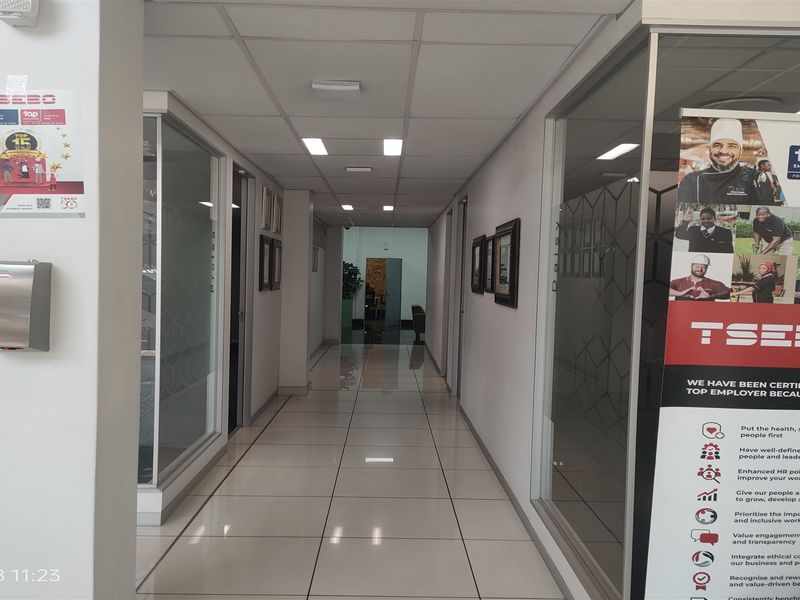 1050m2  Warehouse  - TO LEASE - Photo 7