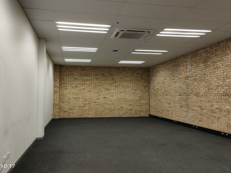 1050m2  Warehouse  - TO LEASE - Photo 5