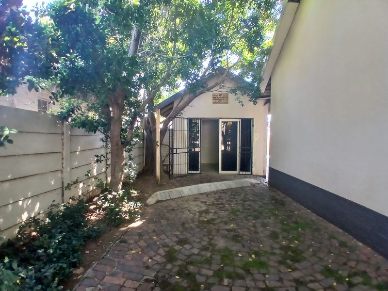 Prime Street-Facing Offices - Photo 10