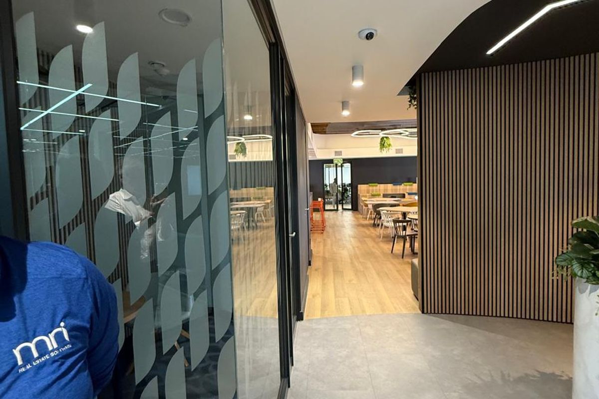 Stunning Fully Fitted Office Space to let in Centennial Place, Century City - Photo 5