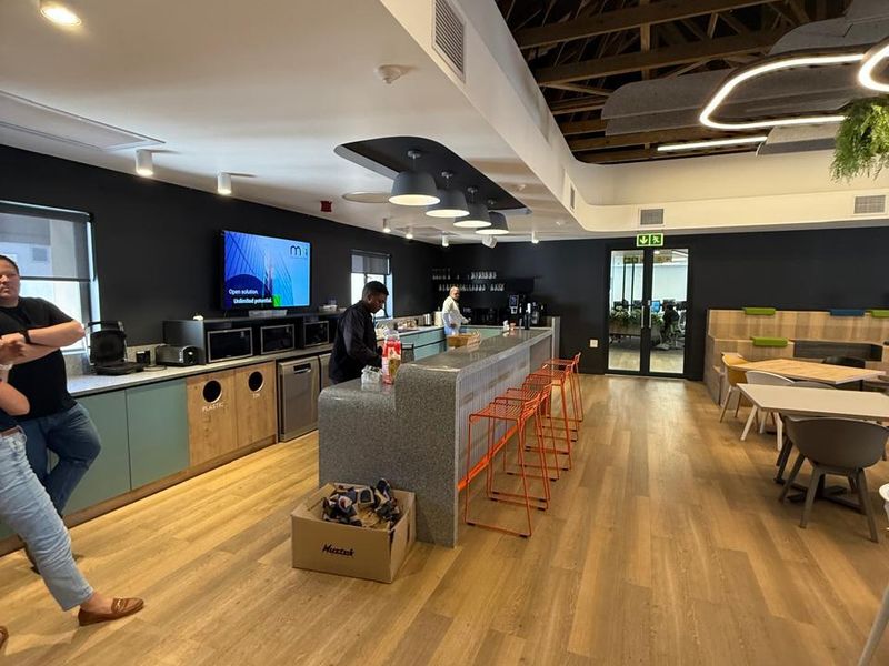 Stunning Fully Fitted Office Space to let in Centennial Place, Century City - Photo 8