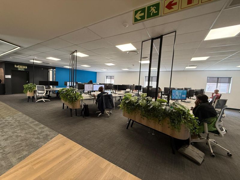 Stunning Fully Fitted Office Space to let in Centennial Place, Century City - Photo 10