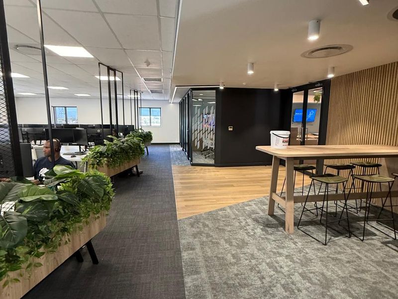 Stunning Fully Fitted Office Space to let in Centennial Place, Century City - Photo 9