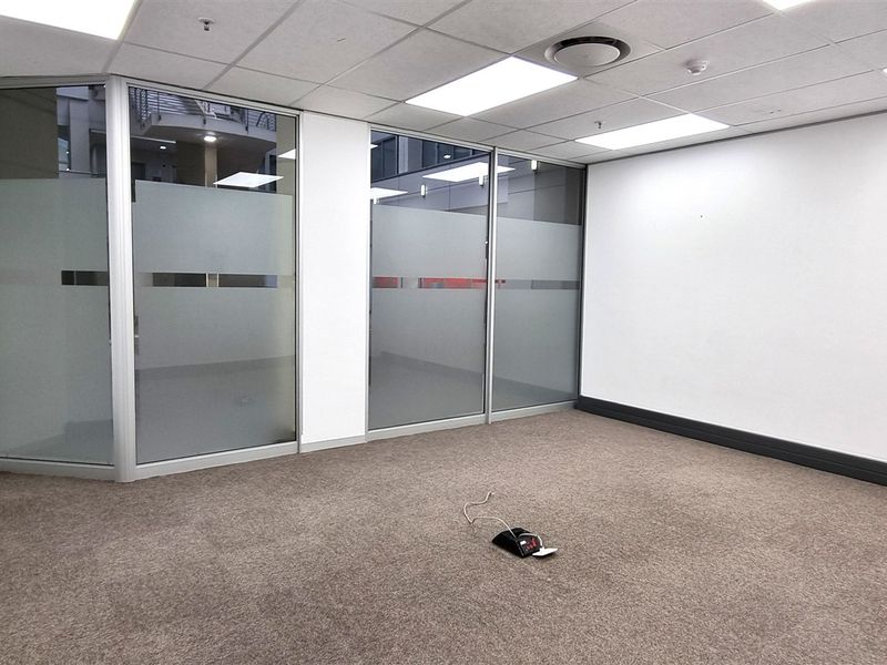 Offices to let on the Ground floor in Rivonia - Photo 8