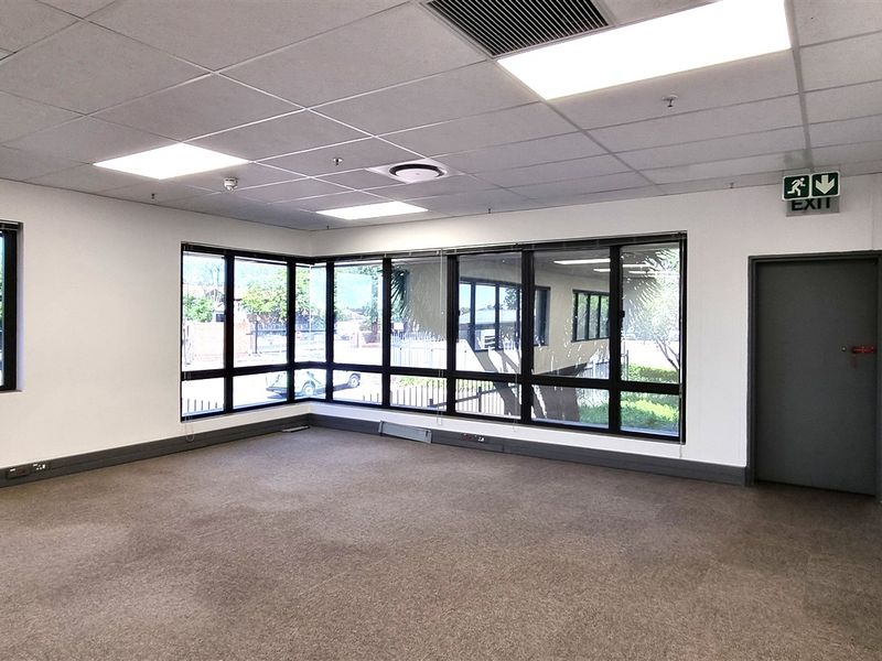 Offices to let on the Ground floor in Rivonia - Photo 10