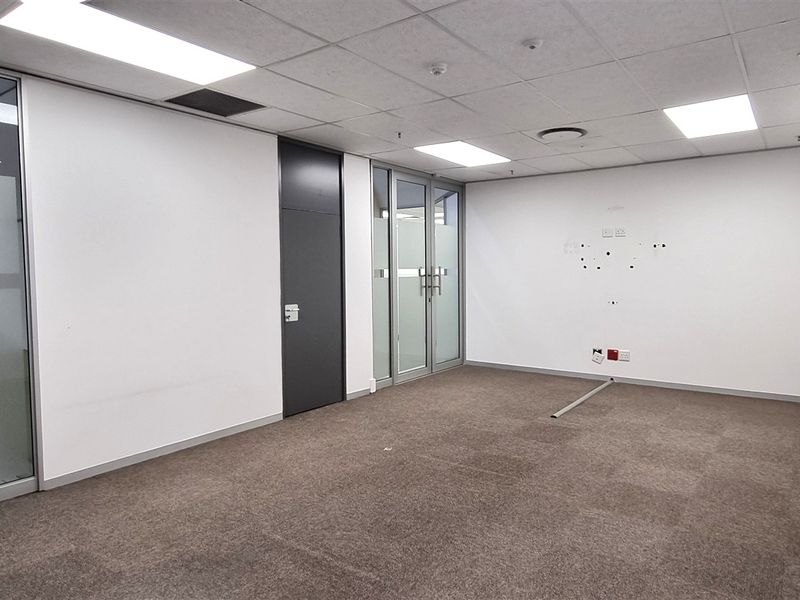 Offices to let on the Ground floor in Rivonia - Photo 5