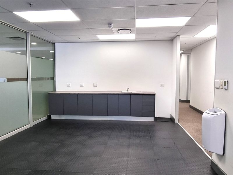 Offices to let on the Ground floor in Rivonia - Photo 4