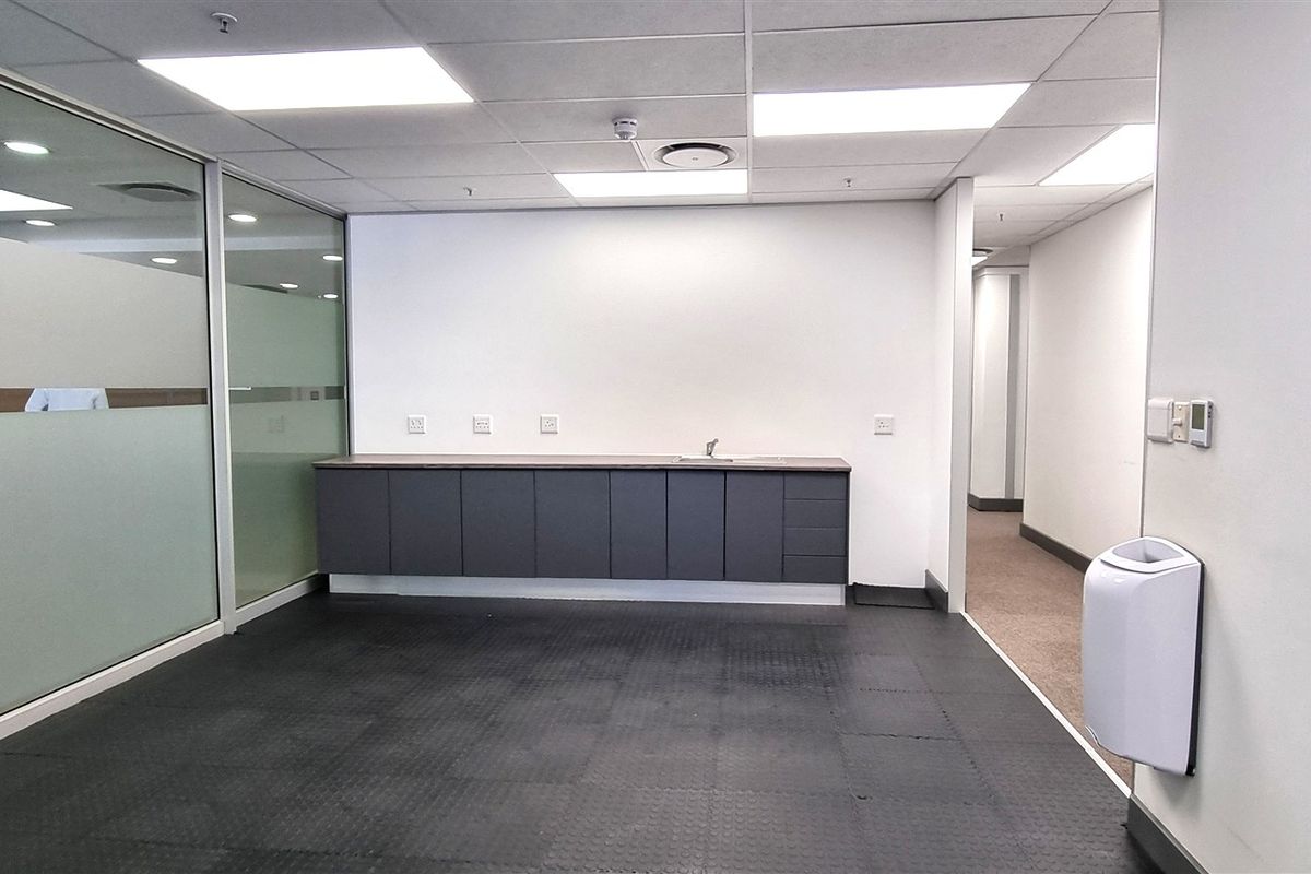 Offices to let on the Ground floor in Rivonia - Photo 4
