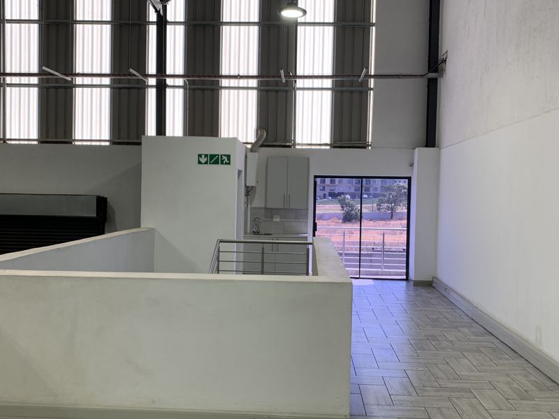 Warehouse to let in Linbro Park - Photo 6