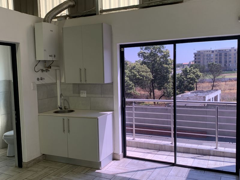 Warehouse to let in Linbro Park - Photo 2