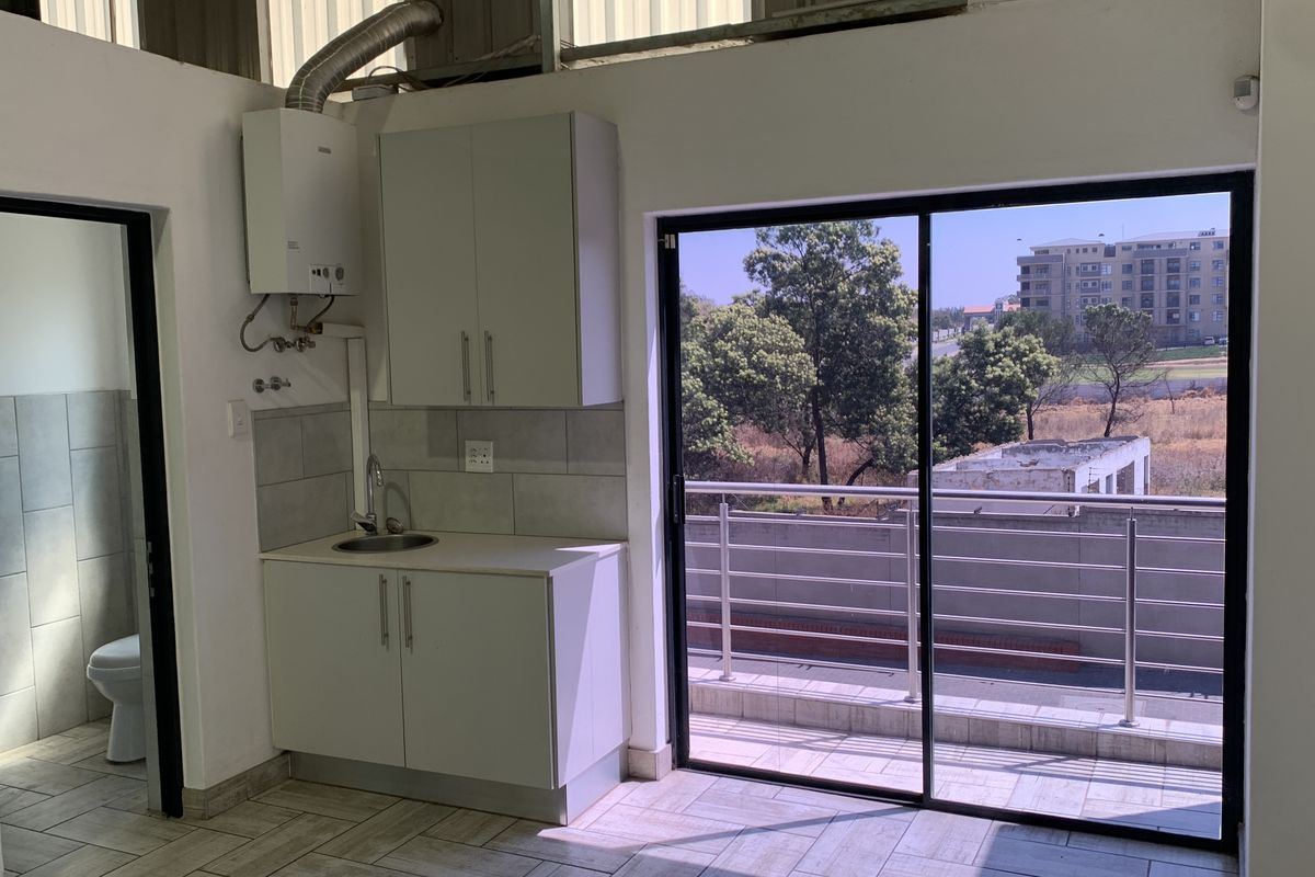 Warehouse to let in Linbro Park - Photo 2