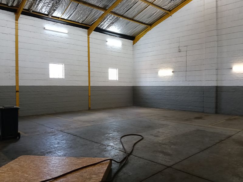 Factory/warehouse/workshop to let - Photo 2