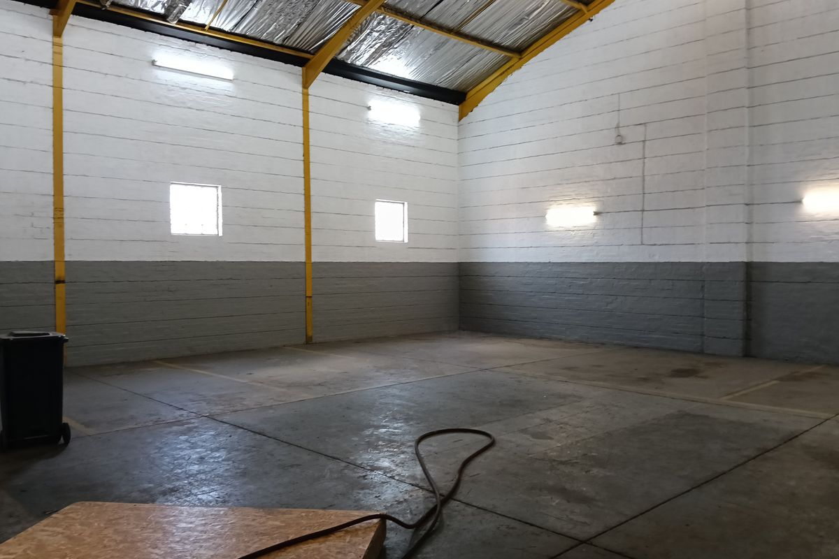 Factory/warehouse/workshop to let - Photo 2