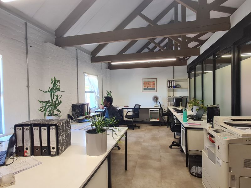 WOODSTOCK OFFICE | FULLY RENOVATED | READY TO MOVE IN - Photo 2