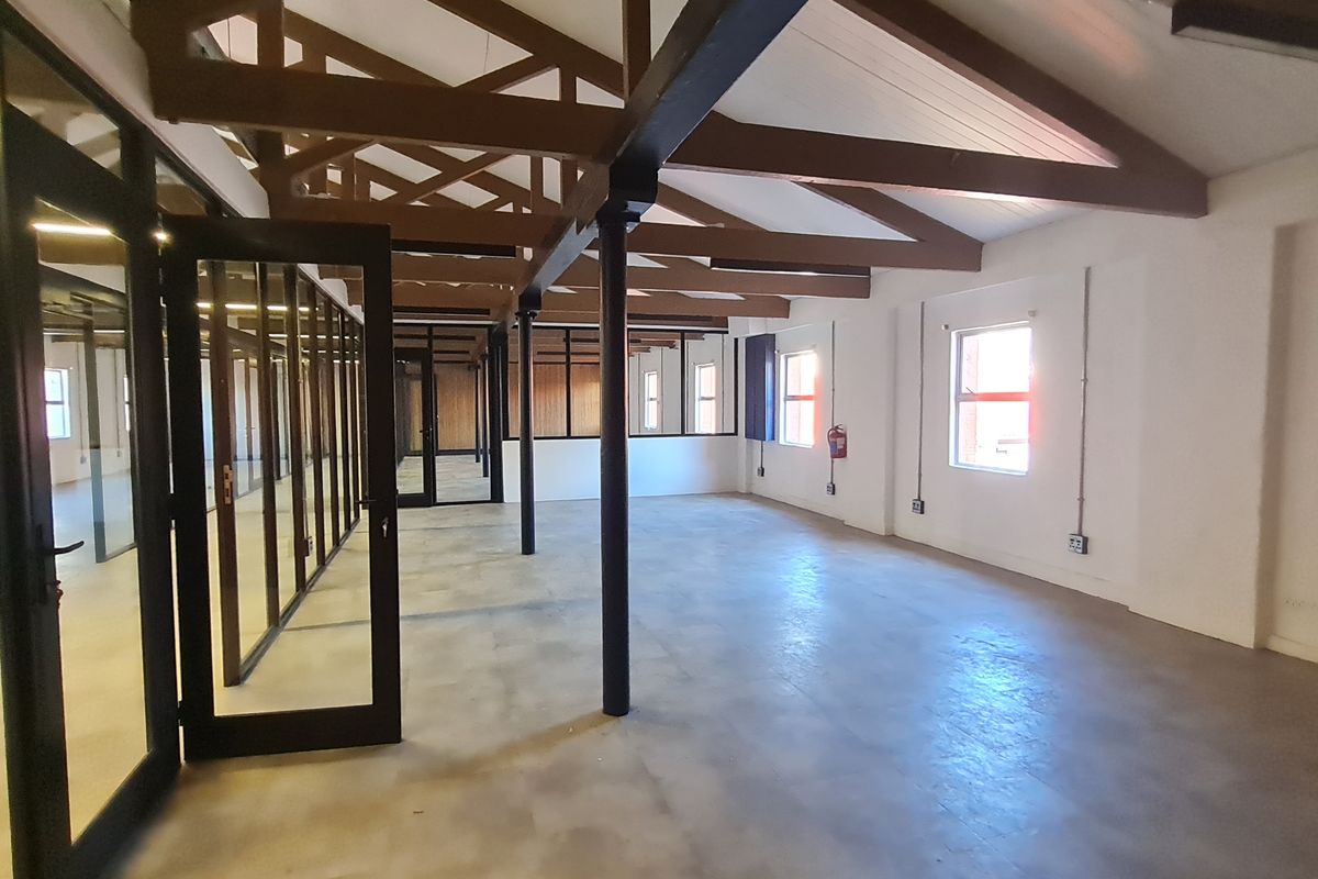 WOODSTOCK OFFICE | FULLY RENOVATED | READY TO MOVE IN - Photo 5