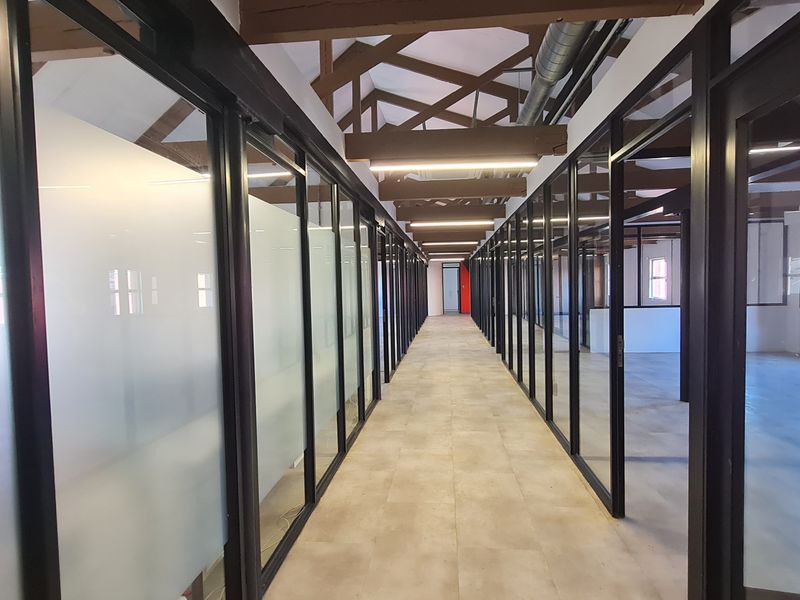 WOODSTOCK OFFICE | FULLY RENOVATED | READY TO MOVE IN - Photo 4